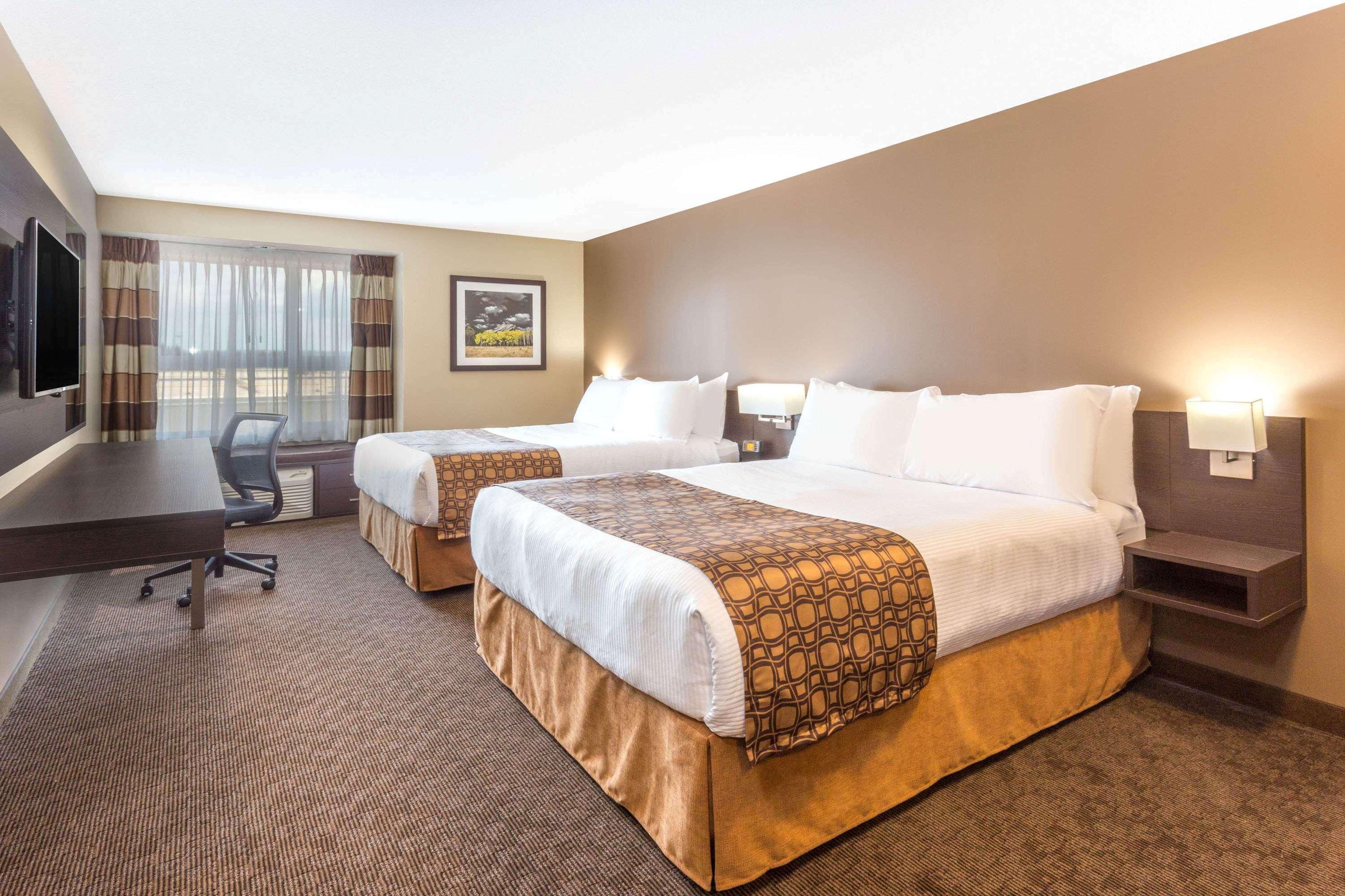 Microtel Inn & Suites By Wyndham Whitecourt Ngoại thất bức ảnh