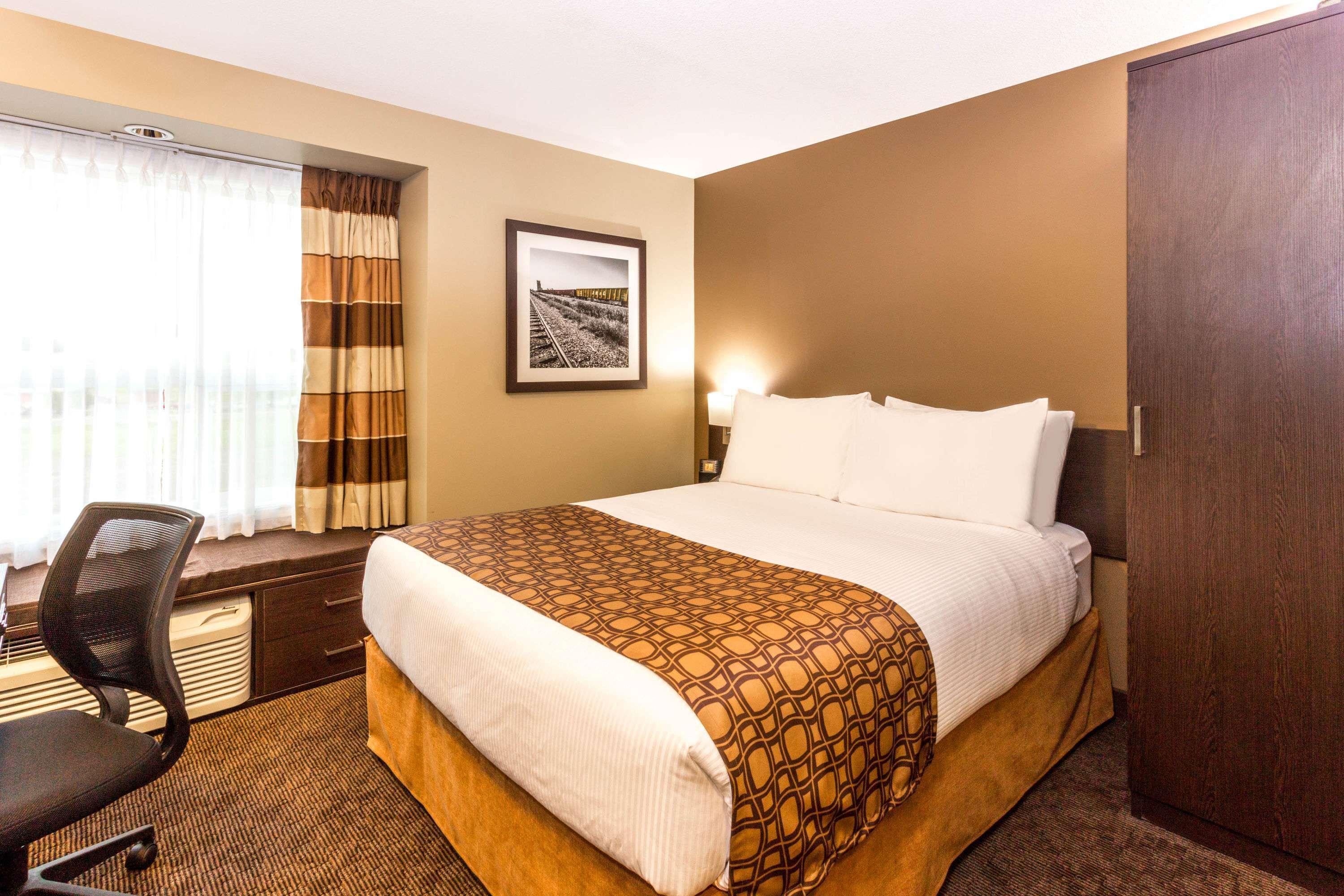 Microtel Inn & Suites By Wyndham Whitecourt Ngoại thất bức ảnh