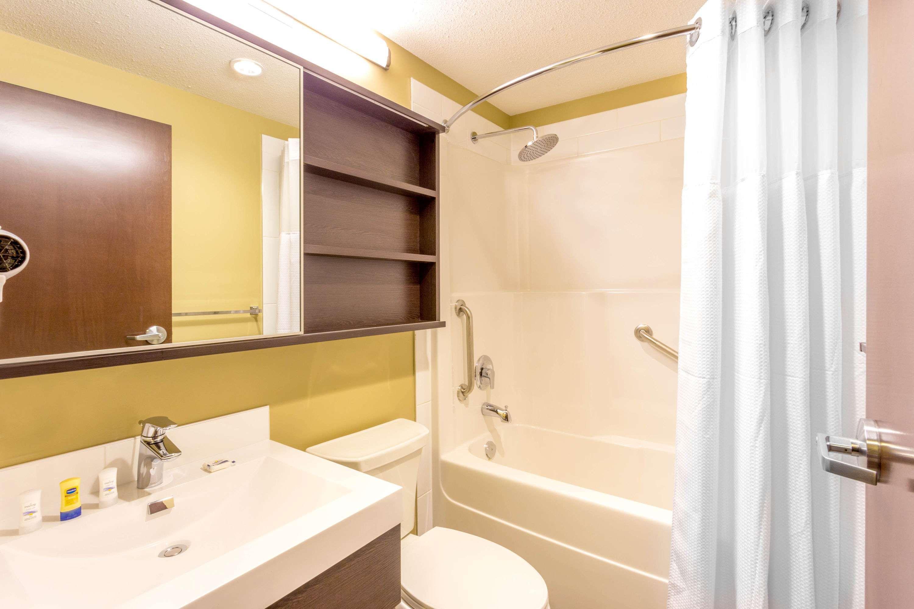 Microtel Inn & Suites By Wyndham Whitecourt Ngoại thất bức ảnh