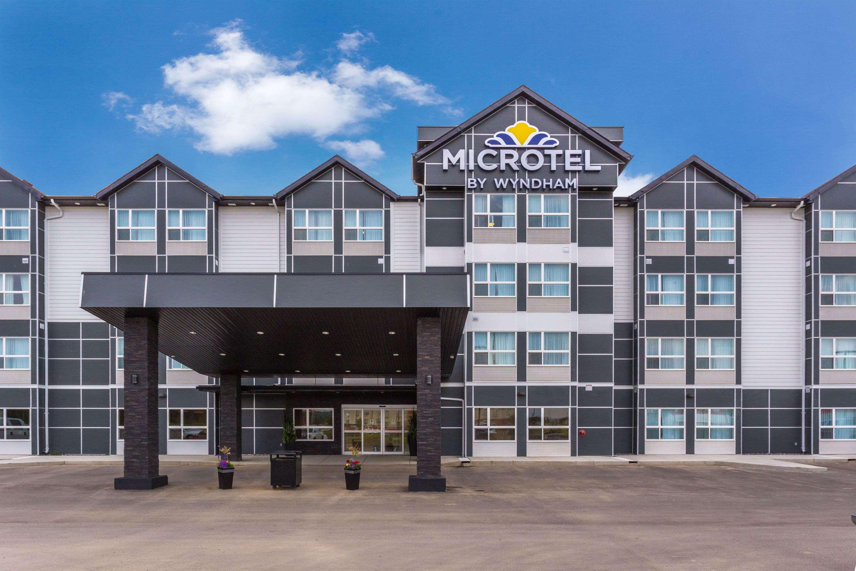 Microtel Inn & Suites By Wyndham Whitecourt Ngoại thất bức ảnh