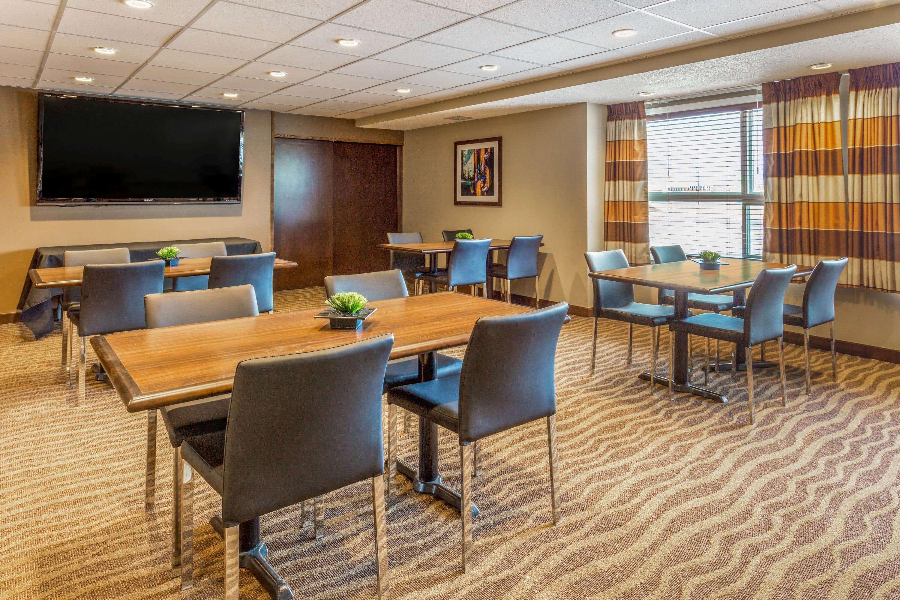 Microtel Inn & Suites By Wyndham Whitecourt Ngoại thất bức ảnh