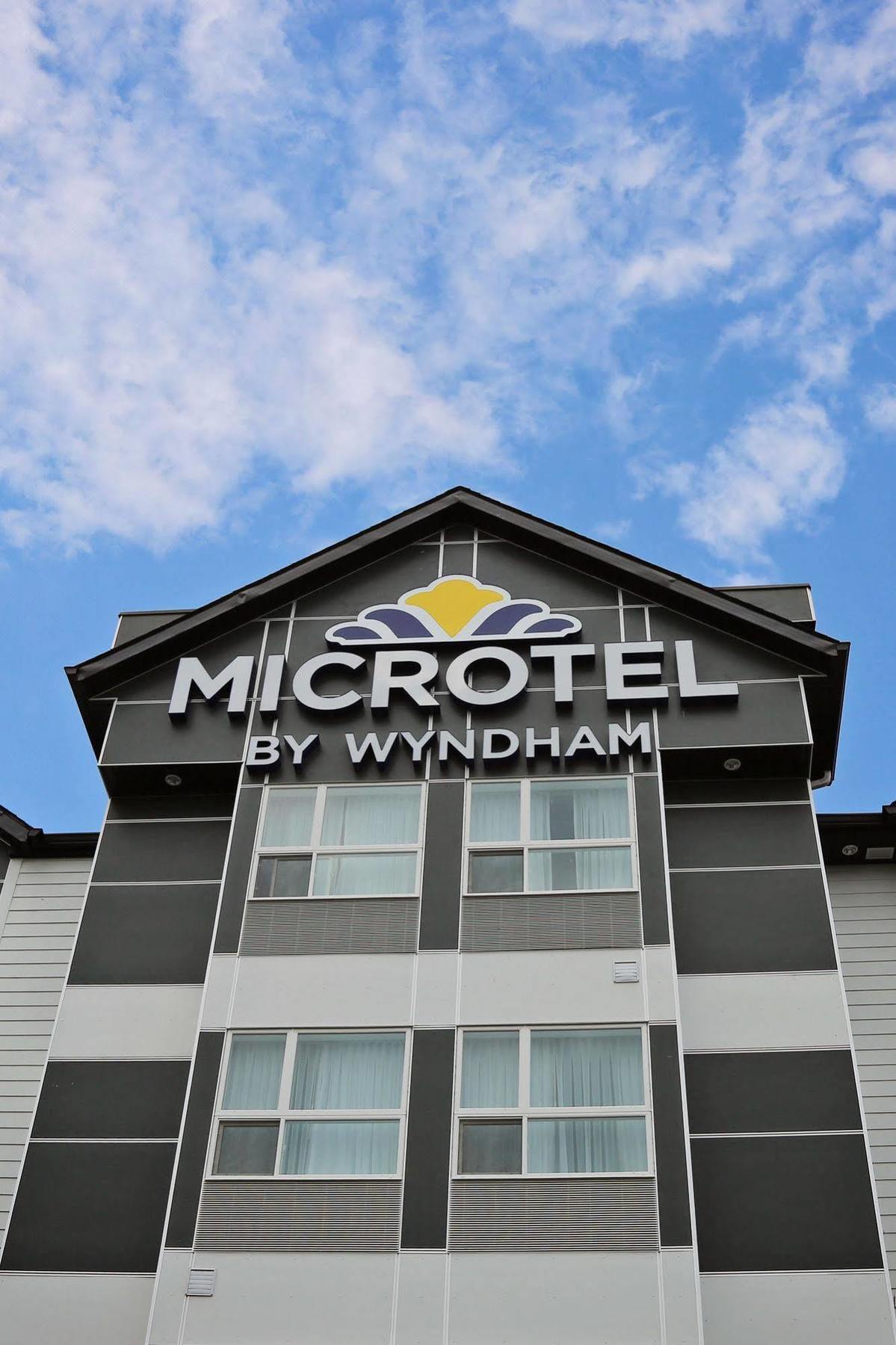 Microtel Inn & Suites By Wyndham Whitecourt Ngoại thất bức ảnh