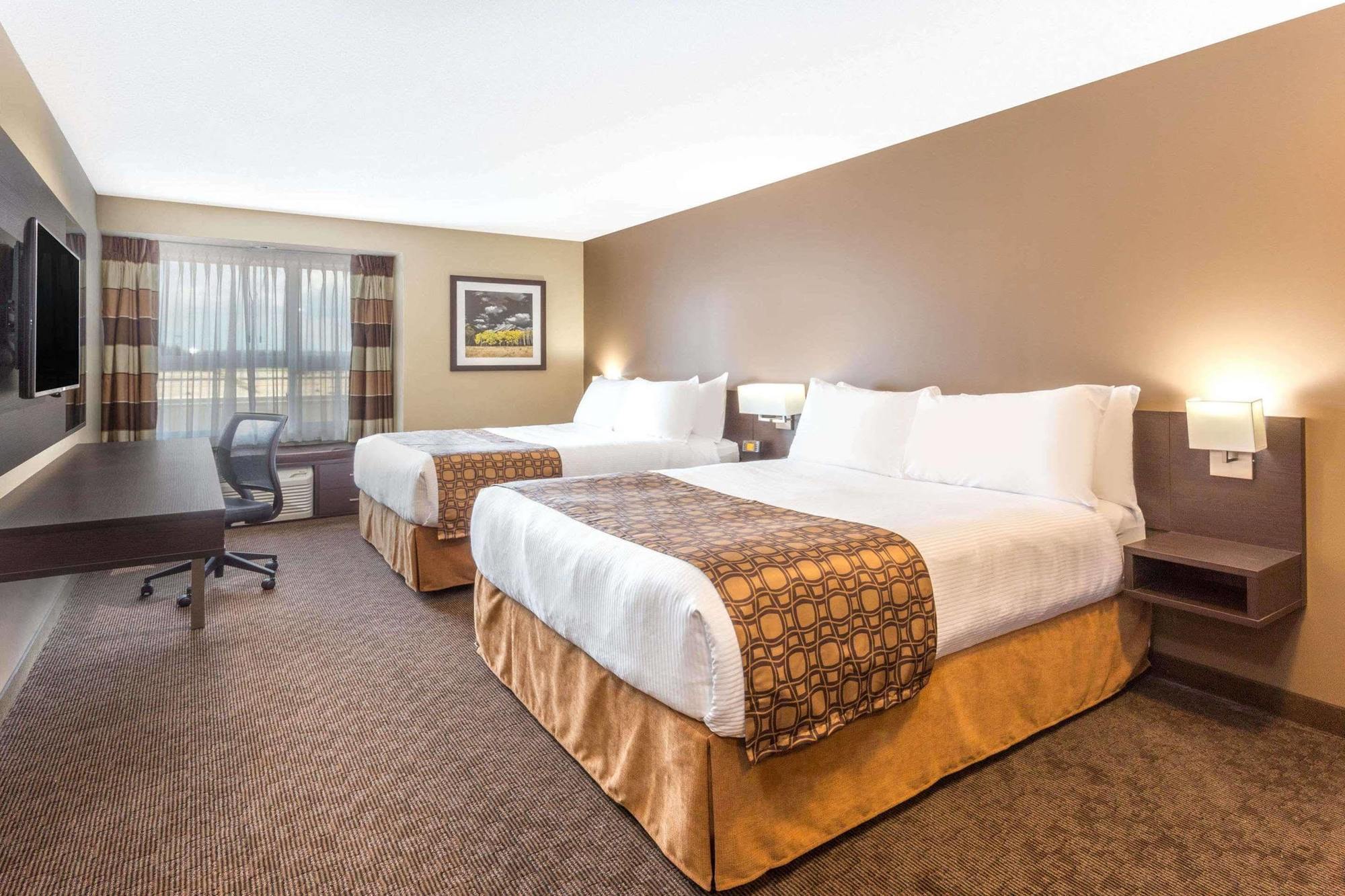 Microtel Inn & Suites By Wyndham Whitecourt Ngoại thất bức ảnh