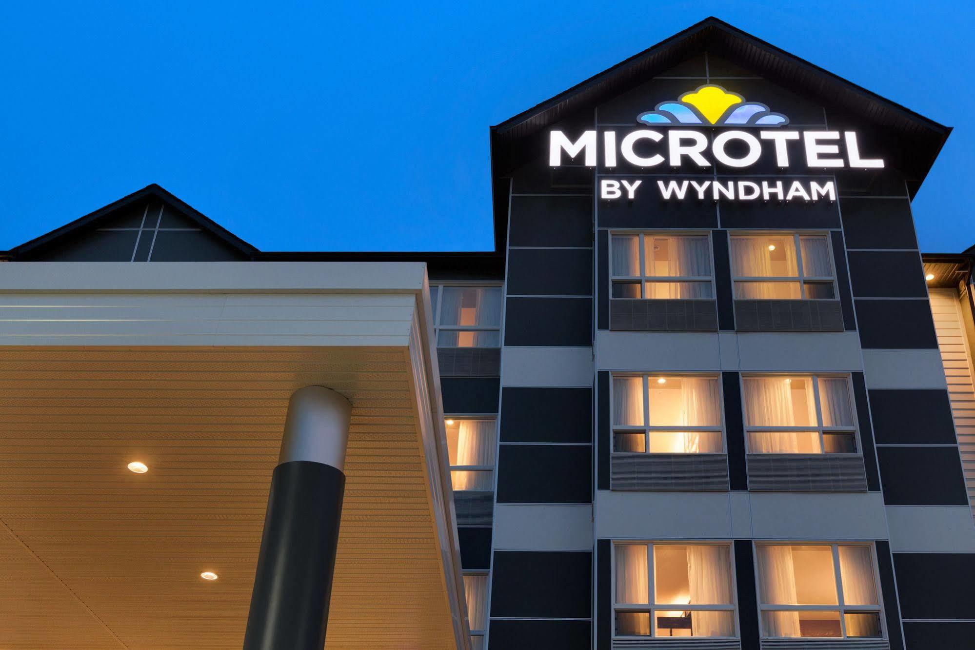 Microtel Inn & Suites By Wyndham Whitecourt Ngoại thất bức ảnh