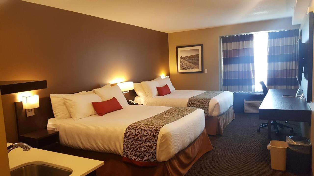 Microtel Inn & Suites By Wyndham Whitecourt Ngoại thất bức ảnh
