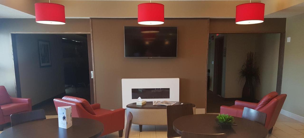 Microtel Inn & Suites By Wyndham Whitecourt Ngoại thất bức ảnh